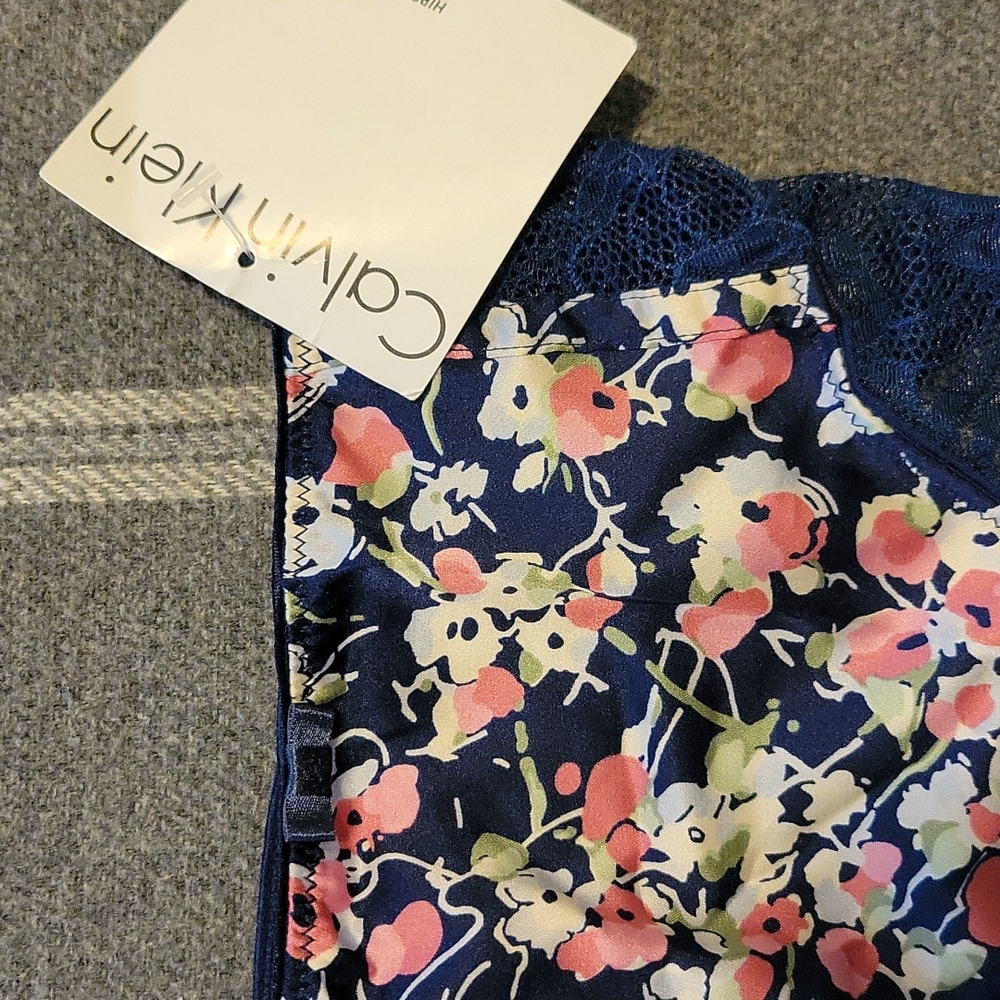 NWT // Calvin Klein Underwear Hipster Shorty